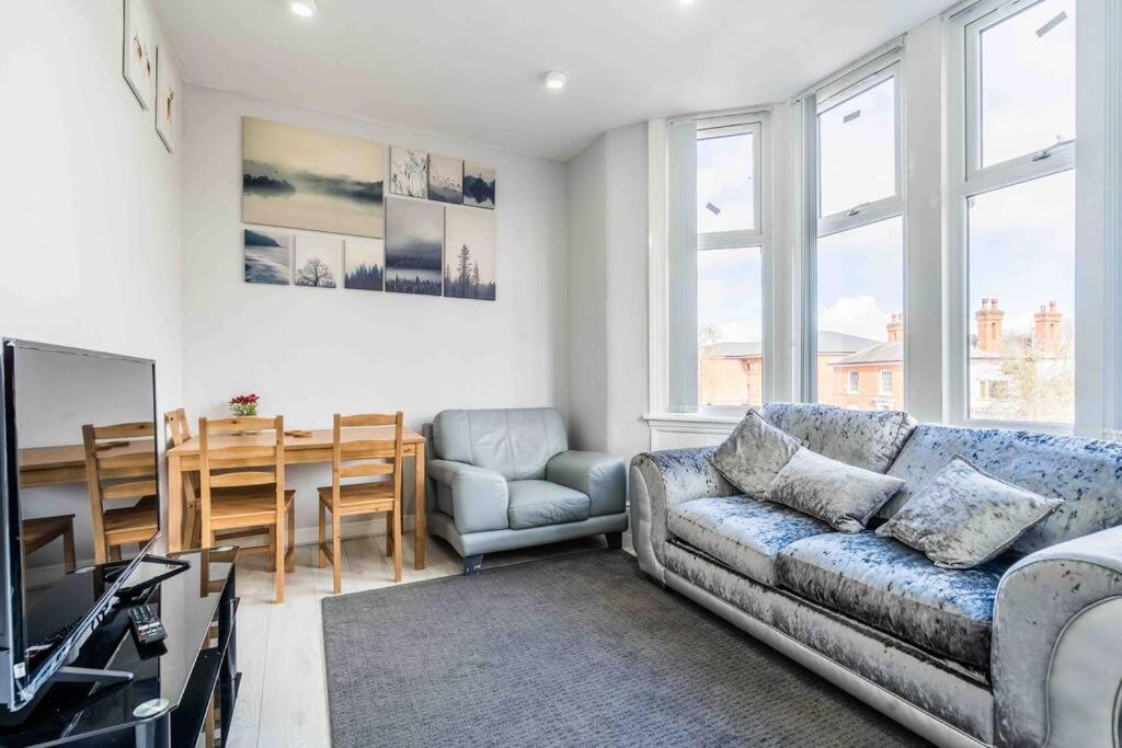 Appartamento Modern Flat In Moseley With Free Parking Birmingham Esterno foto