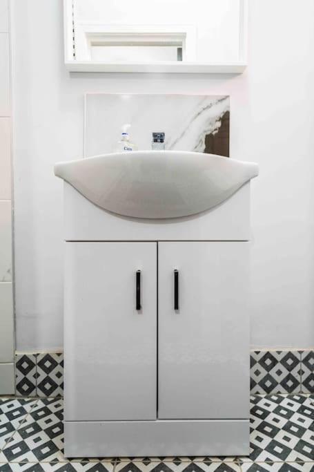 Appartamento Modern Flat In Moseley With Free Parking Birmingham Esterno foto
